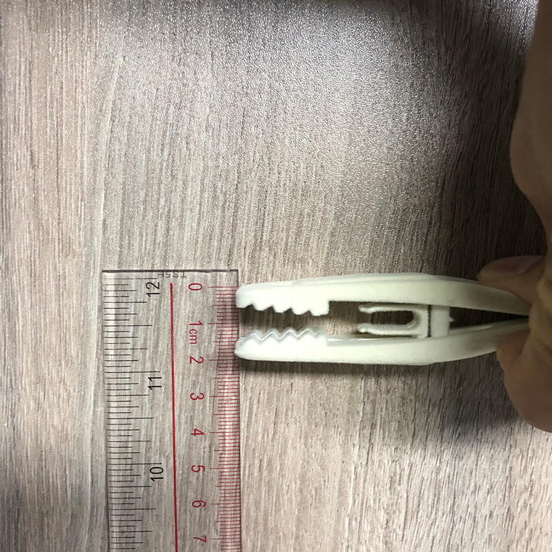 楼梯垫/可伸缩鸡毛掸子/不锈钢防风夹/飞天氢气球/玻璃收纳瓶细节图