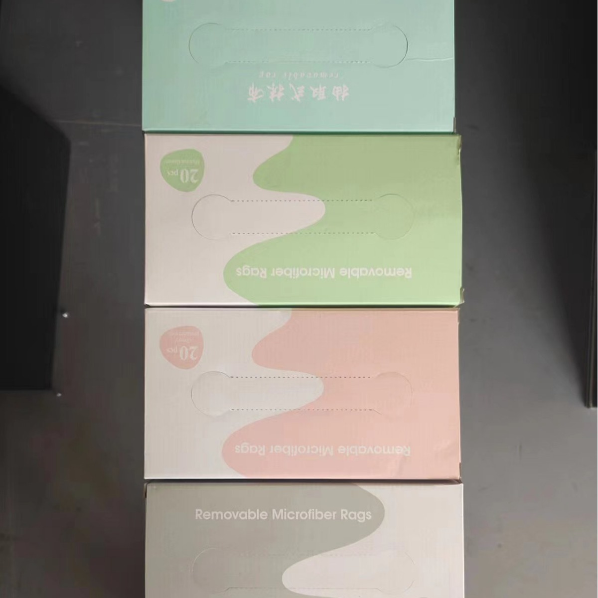 The pull-out dishcloth is not easy to stick to oil. It is a disposable cloth specially designed for cleaning the kitchen, absorbing water and not shedding easily