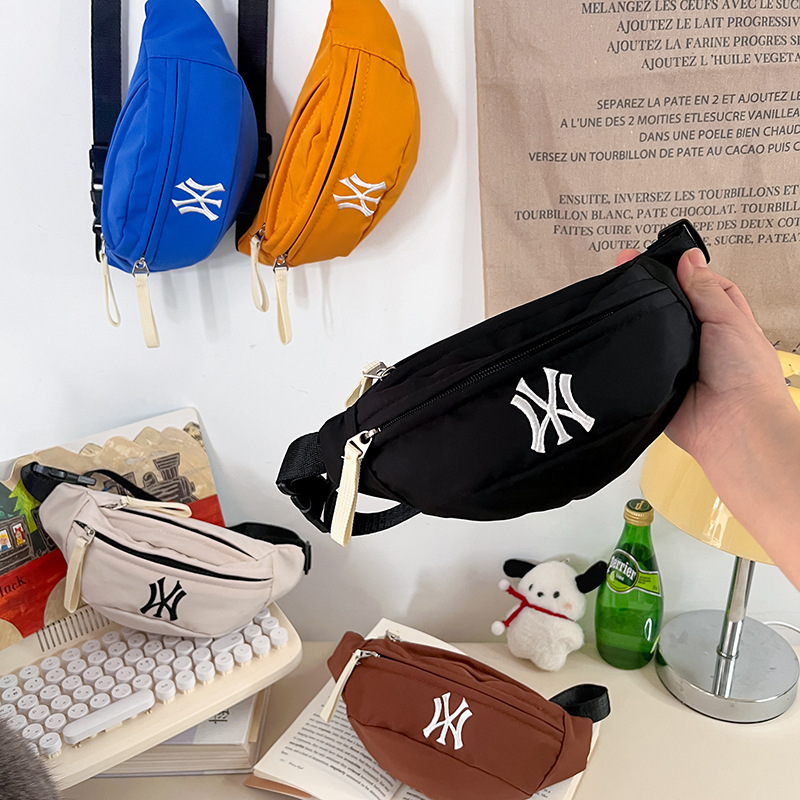 Children's chest bag, a trendy brand on Instagram, is a practical and lightweight small bag for going out. It's a cool waist bag for boys Specification image