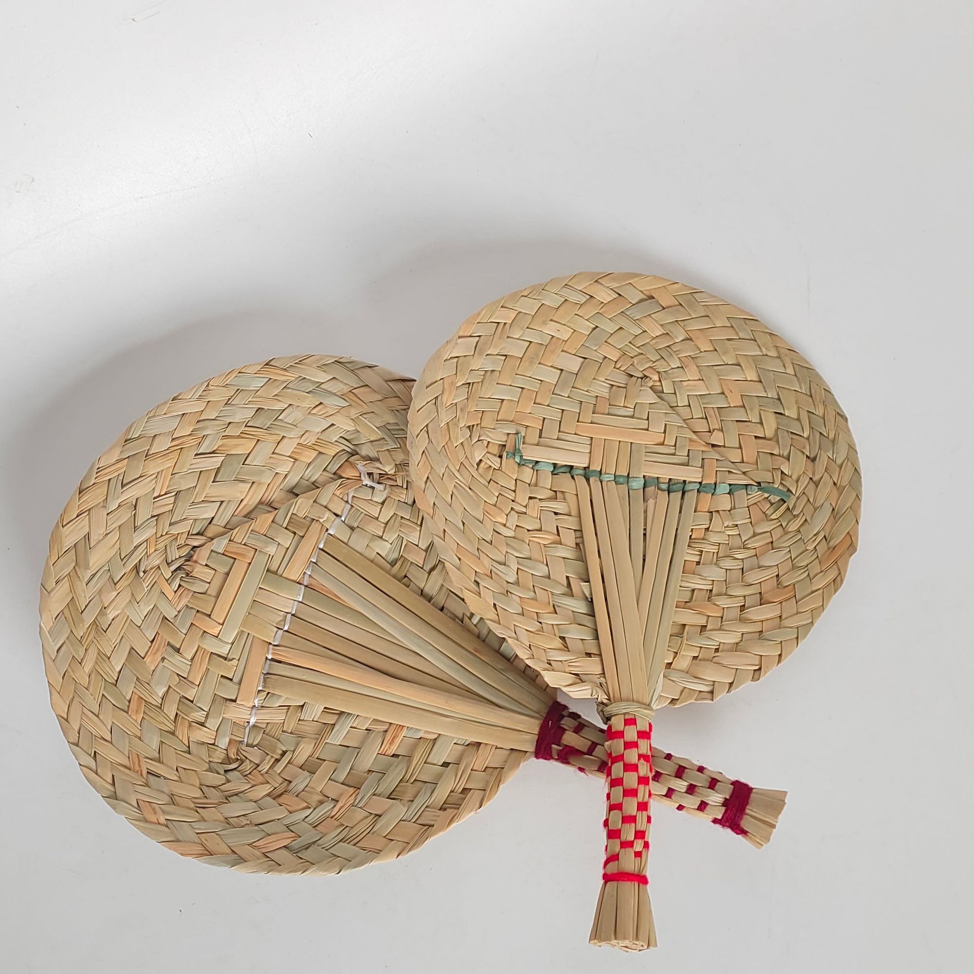 Stalk straw craft fan fan braided grass shade of cattail leaf fan hand banana stalk the old fan in summer Application Scenario
