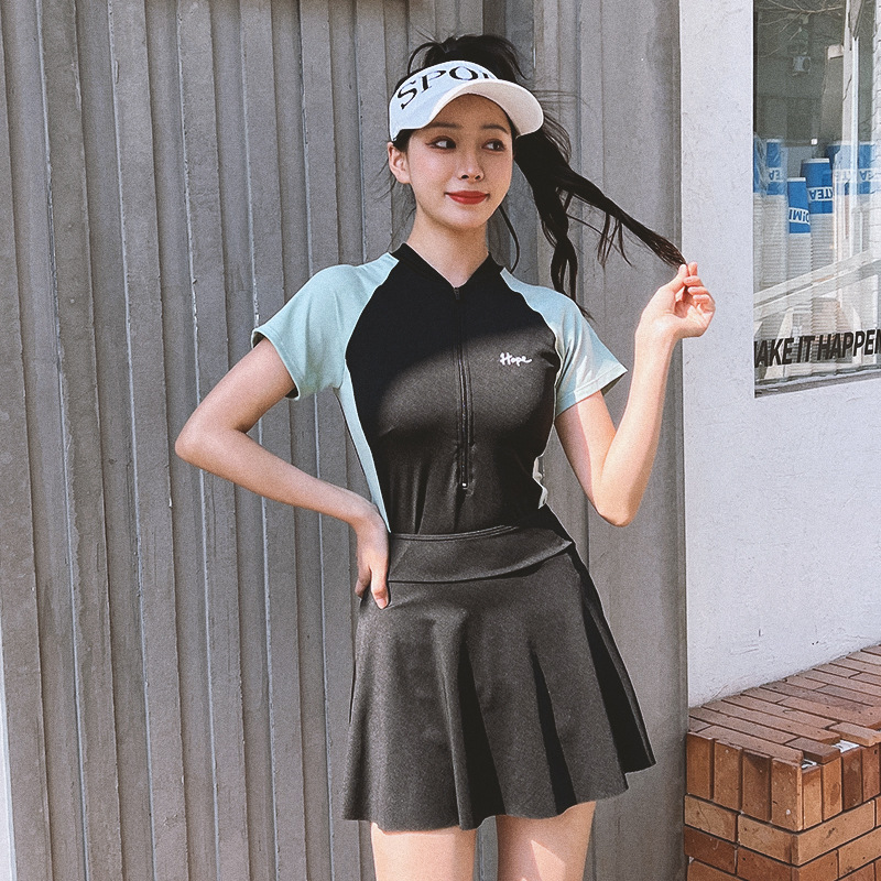 连体泳衣实物图