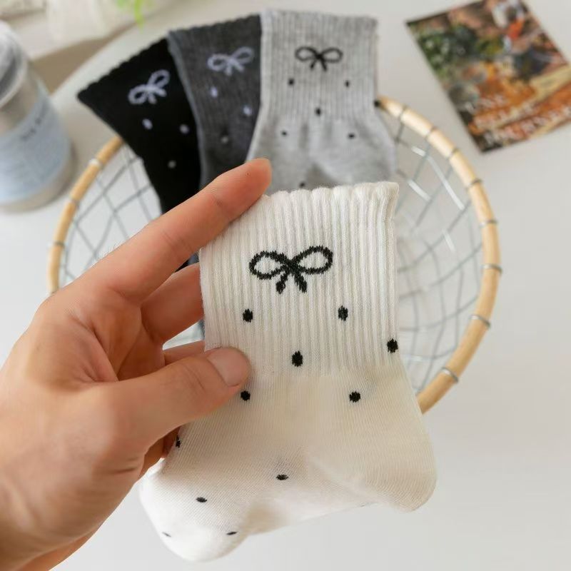 One-piece consignment of autumn new polka dot bow socks, women's mid-calf socks, Korean ballet style pile socks, loose mouth women's postpartum socks