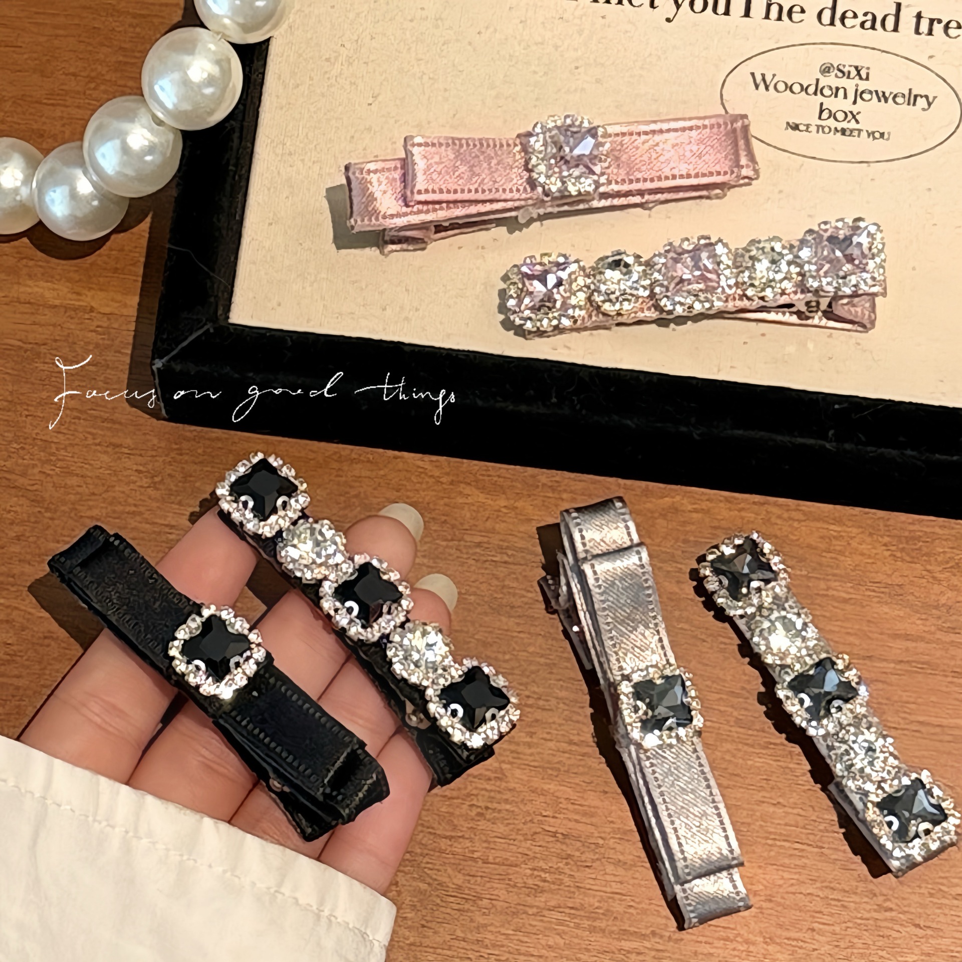 The high-end appearance level of the light luxury diamond hair clip is elegant and versatile. The full diamond duckbill clip is sweet and cool with a touch of gold. The bangs clip is a water diamond hair accessory