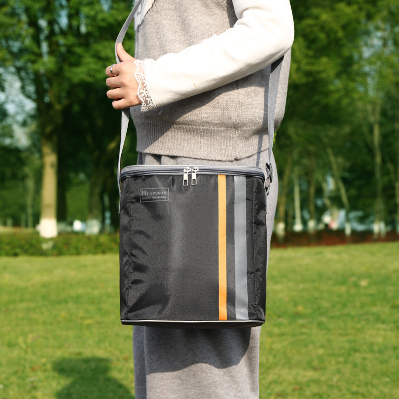 Simple office worker commuting ice packs, large-capacity square lunch packs, portable crossbody student insulated bento packs Specification image