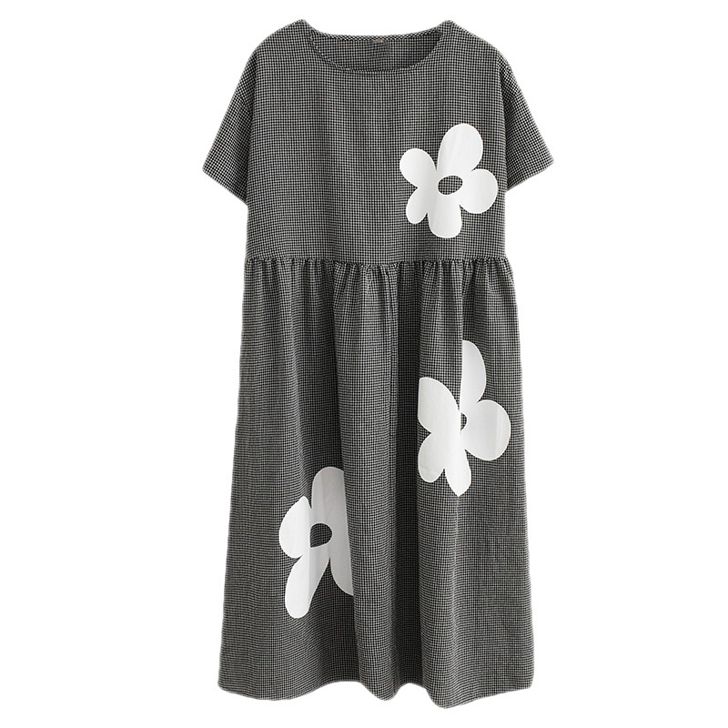 A real photo of a large-sized, loose, retro, and fresh round-neck printed dress with small checks in summer Item Picture