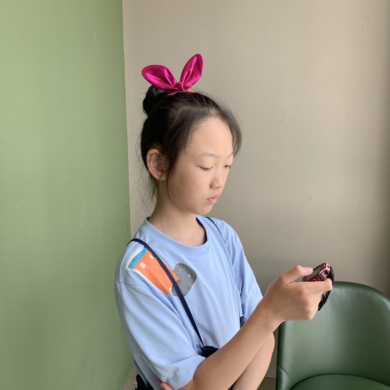 Light and simple pearlescent fabric rabbit ear hair clip top clip, elegant girls' three-dimensional bow bangs clip, duckbill clip details Picture