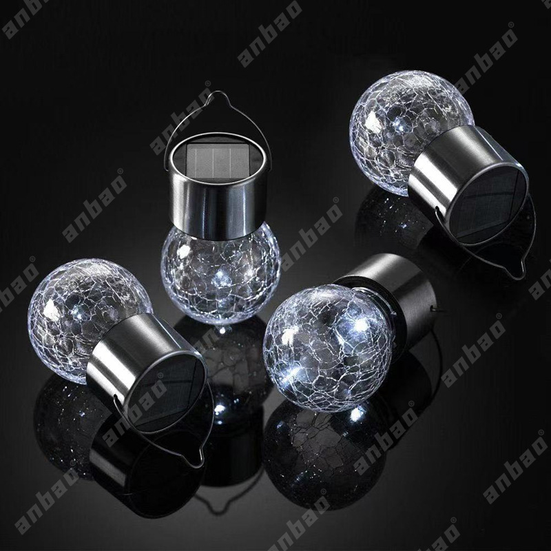 Outdoor courtyard lawn park lights, LED decorative balls, colored crack lights, solar glass ball lights can be hung Application Scenario