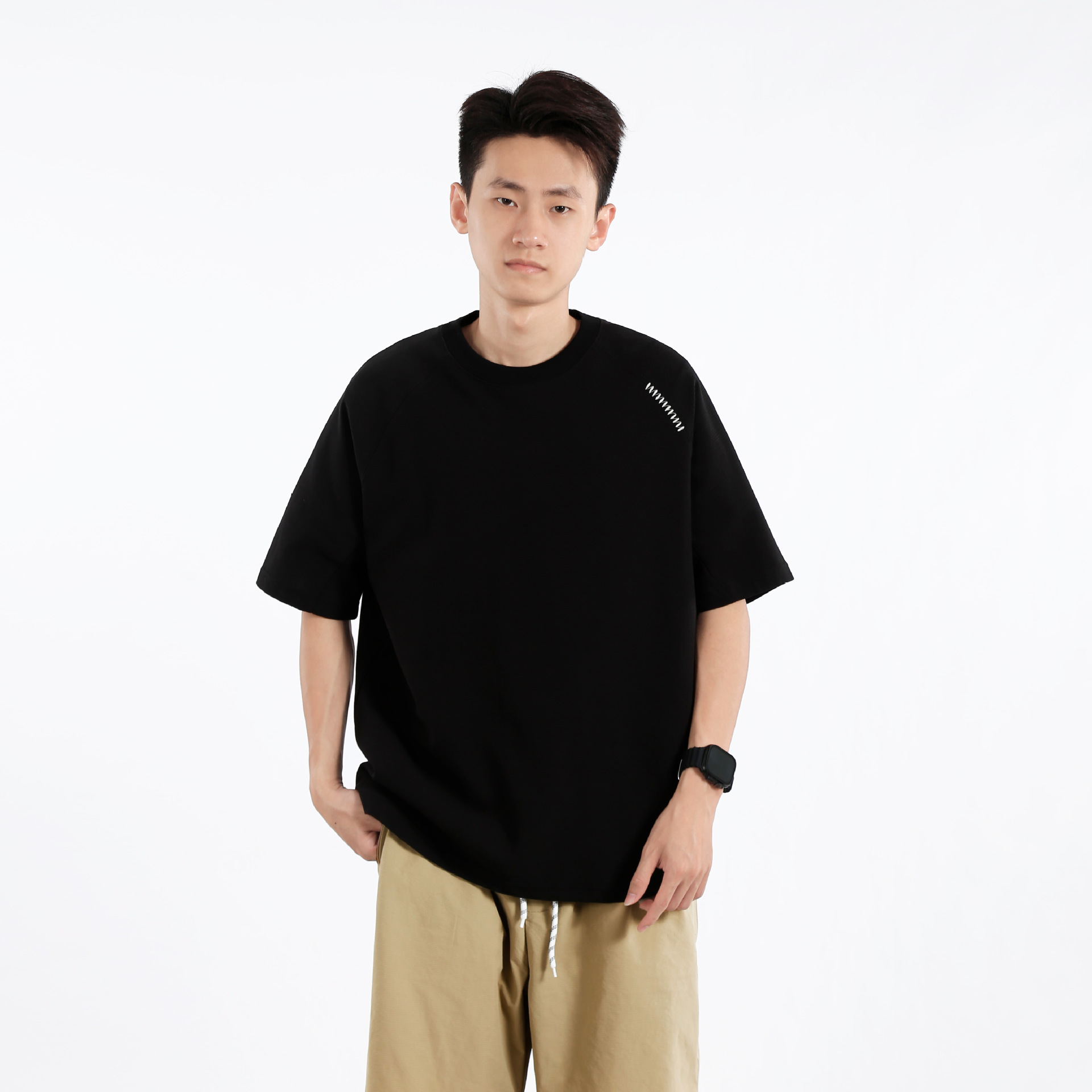 This is a new summer trendy, loose, round-neck, and versatile short-sleeved T-shirt with a strong texture and embroidery Specification image