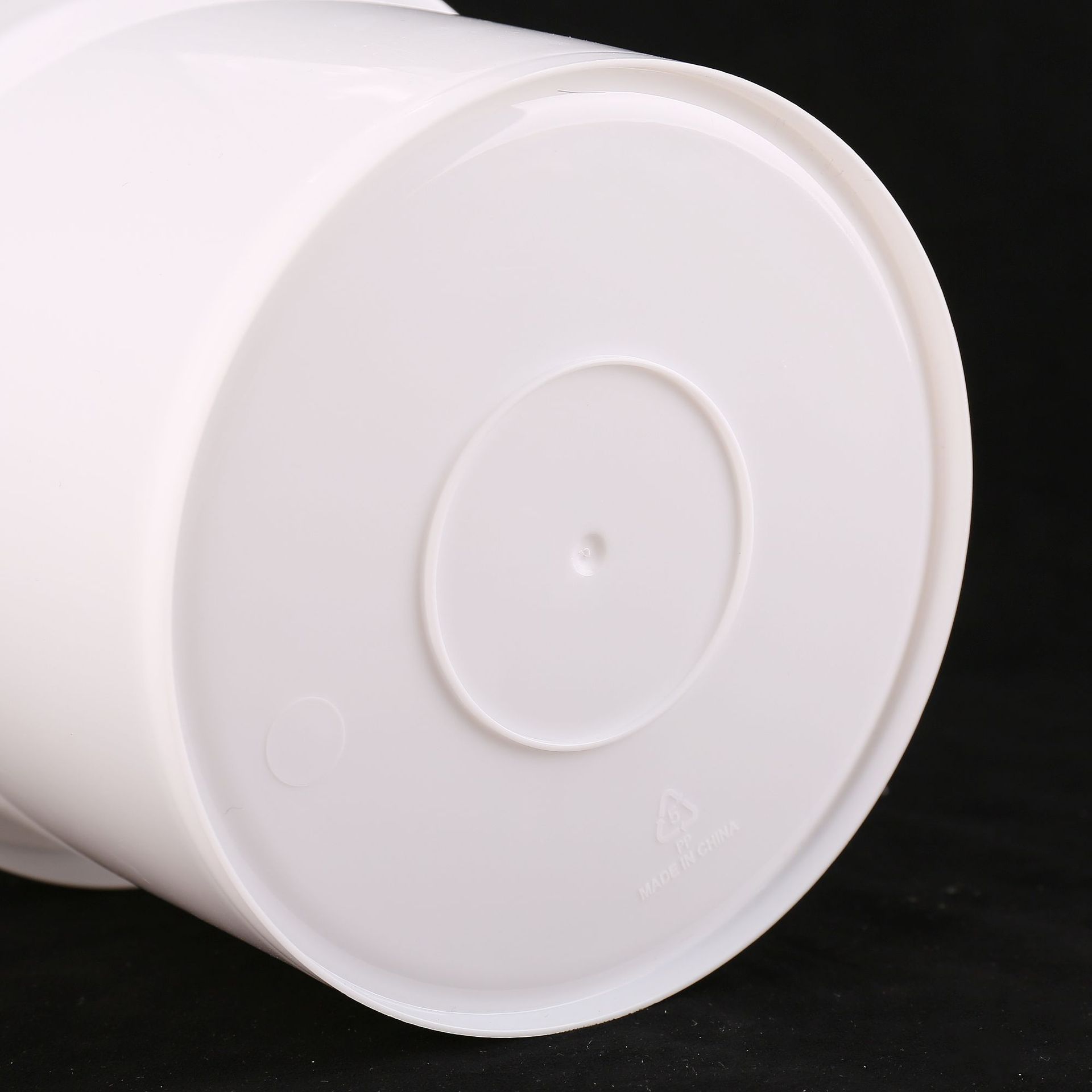 Food-grade PP plastic bucket with sealed transparent lid, fruit milk tea packaging storage bucket, round and square 5L water bucket, small chemical industry Application Scenario
