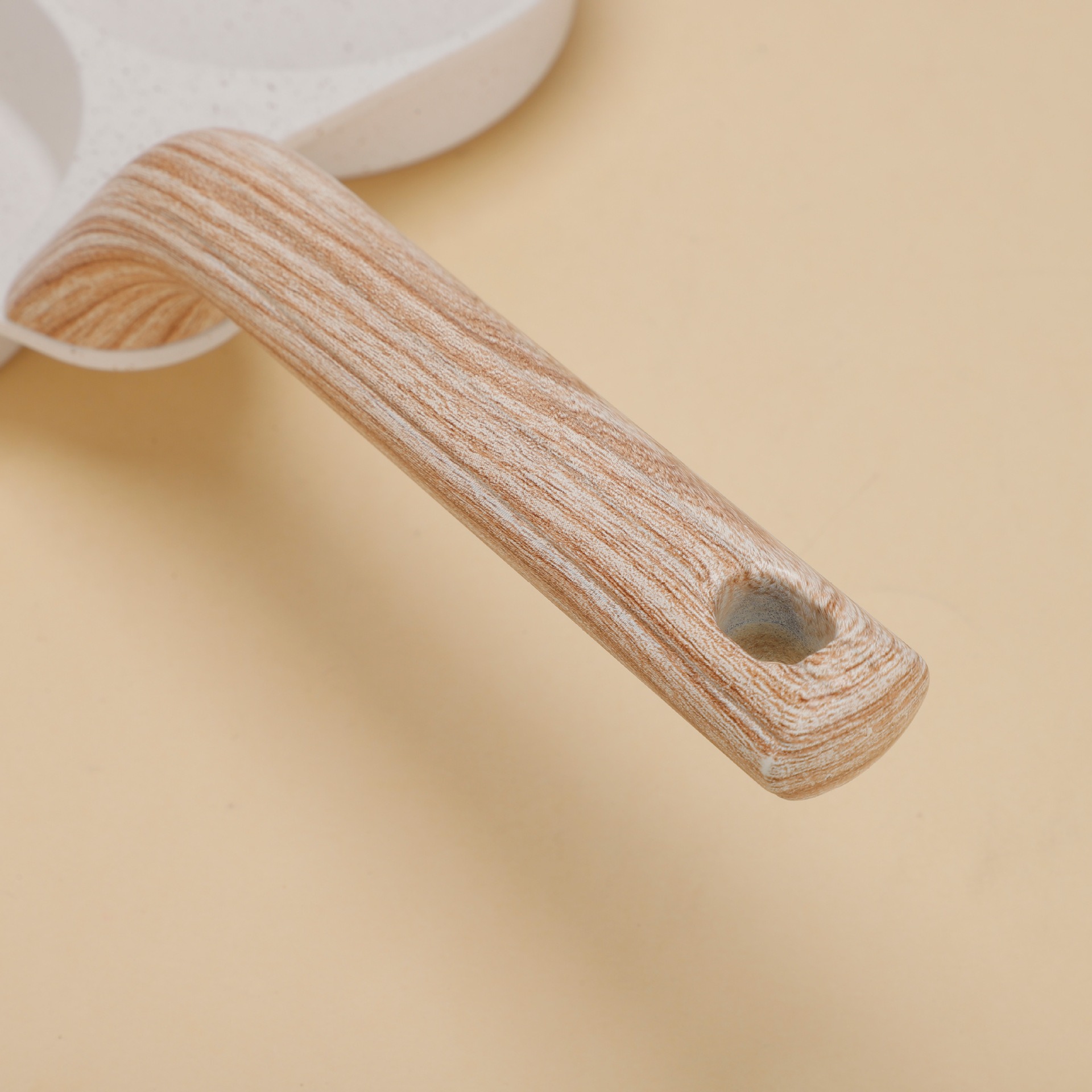 In-stock three-in-one breakfast frying pan, home egg frying multi-functional steak frying pan, tourmaline non-stick breakfast pan Application Scenario