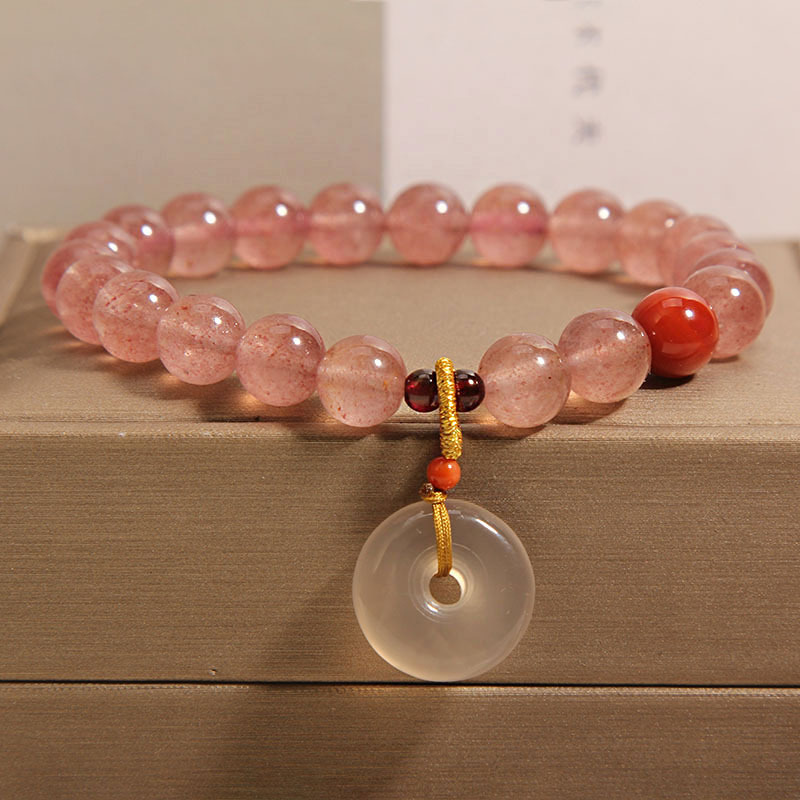 Dulce pequeño fresco ins natural fresa cristal pulsera para mujeres nicho exquisito hebilla de seguridad colgante cadena de mano mori atado adorno de mano details Picture