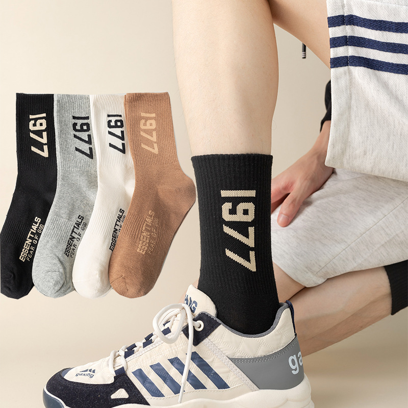 男士潮流透气吸汗袜子时尚全棉百搭运动袜秋冬款中长筒棉袜子批发