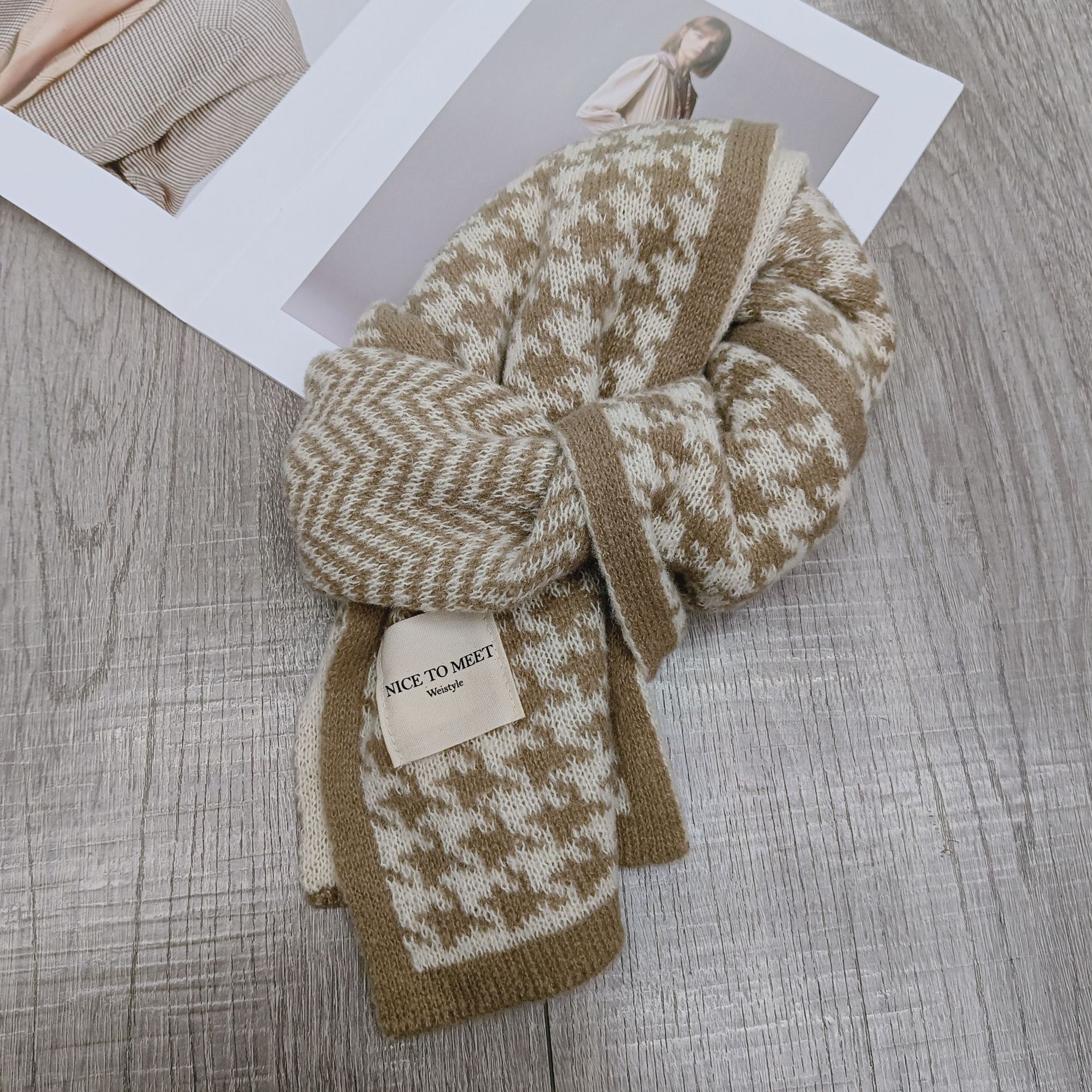 Thousand bird check scarf, small chanel-style black and white scarf, knitted and versatile, 2024 autumn and winter new style wool warm wholesale Application Scenario