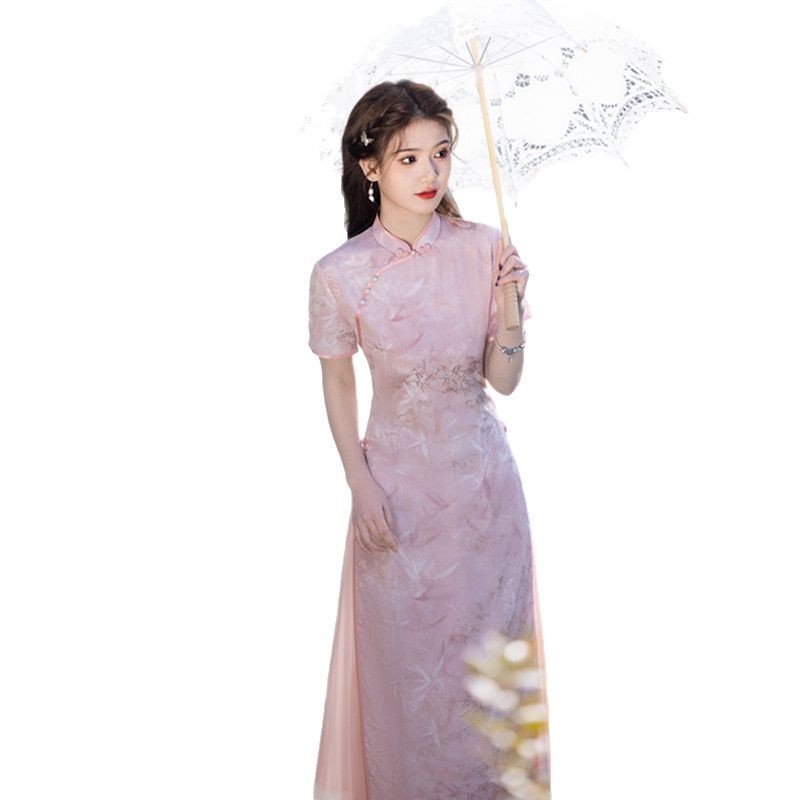 旗袍/短袖旗袍/花束刺绣贴/库拜莱/人棉长袍白底实物图