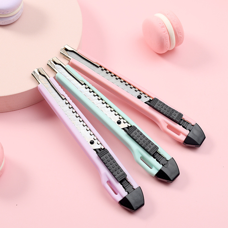 Macaron color utility knife manufacturer, portable small office wallpaper knife, express delivery unboxing knife, planner tool, paper cutting knife Specification image