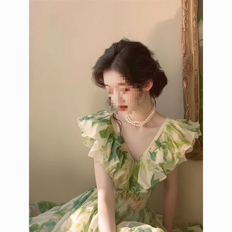 This beautiful French southern vacation dress is super slimming and good-looking in summer. It's a green printed flying sleeve dress for women in summer Specification image