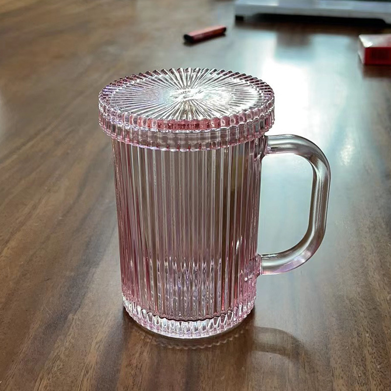 Vertical striped glass mug for drinking water Application Scenario