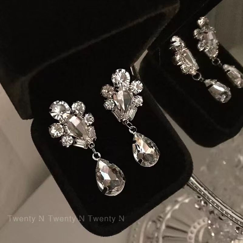 Fairy Treasure teardrop-shaped super heavy industry crystal elegant long simple and elegant earrings, large exaggerated water diamond earrings Item Picture