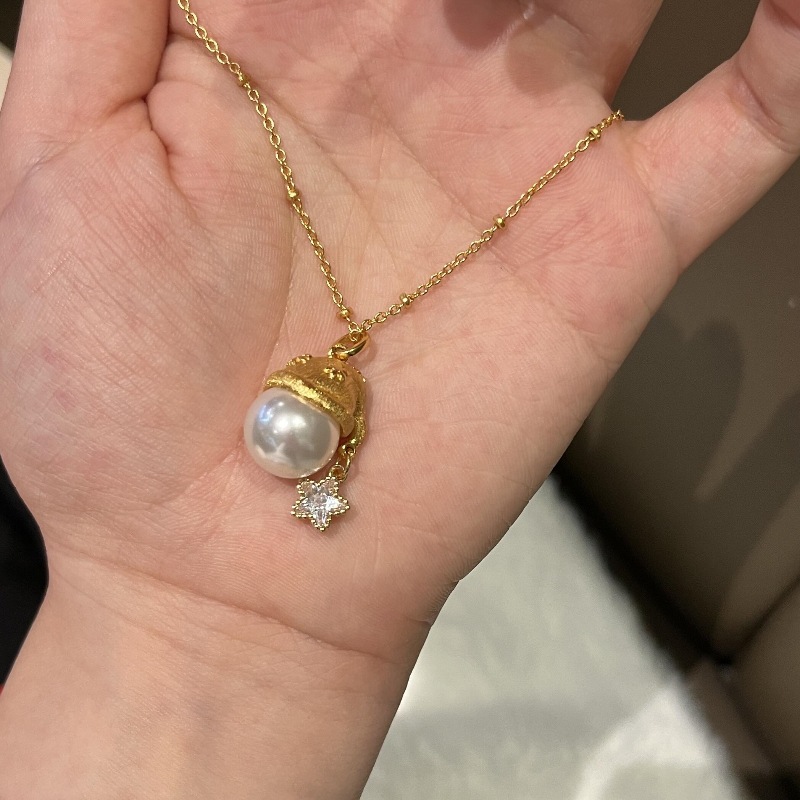French light luxury retro brushed pearl Christmas hat, star necklace, niche exquisite socialite style, high-end collarbone chain Specification image