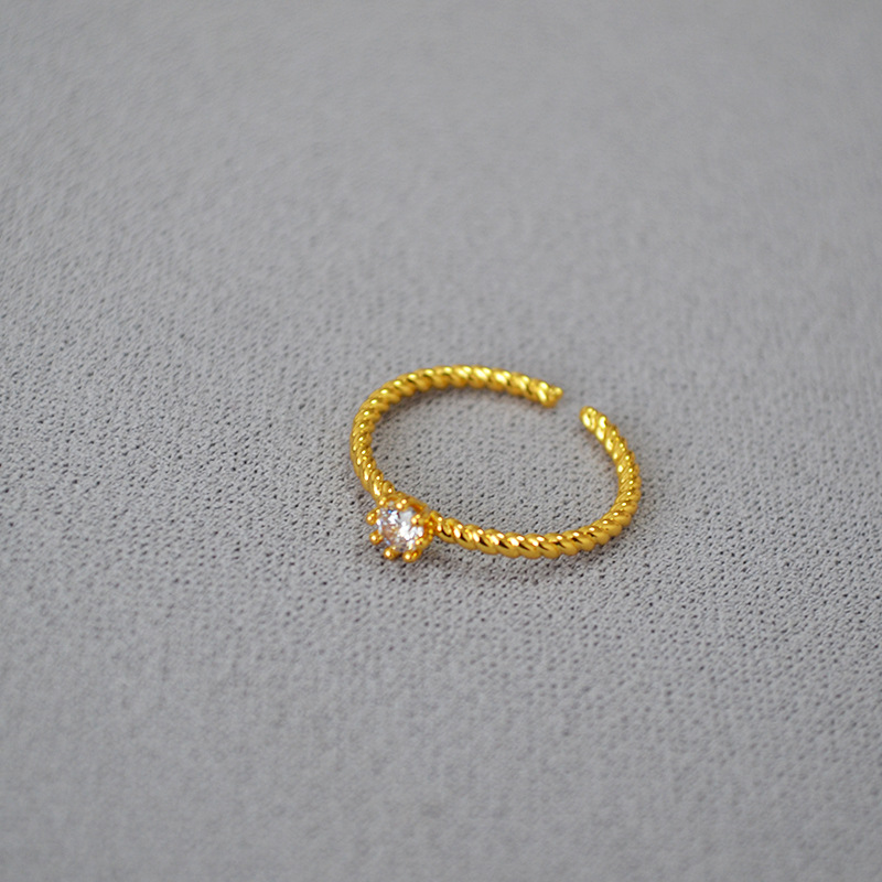 A small and simple Japanese and Korean brass gold-plated twist eight-prong ring with zircon flash diamonds and adjustable opening for the index finger ring details Picture
