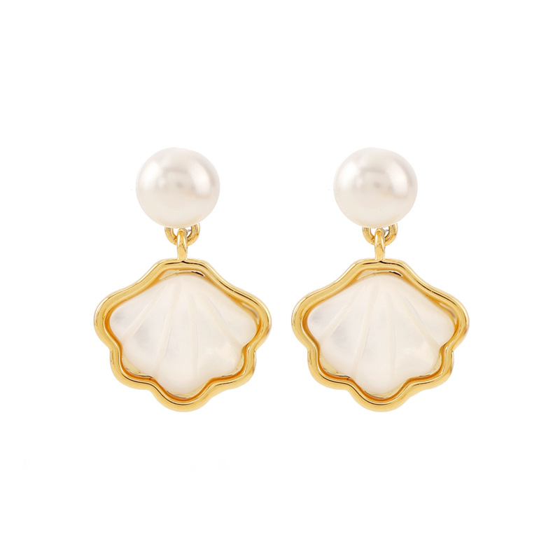 Fan-shaped shell pearl stud earrings, sweet commuting style earrings for women, Korean fashion and versatile mother-of-pearl earrings, new earrings pic 12