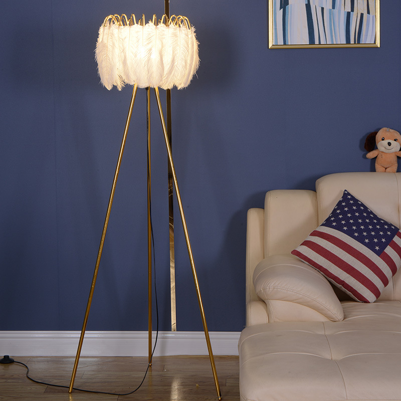 Feather Lamp Ins Nordic Romantic Ostrich Hair Girl Bedroom Bedside Lamp Coconut Tree Wedding Room Network Red Light Specification drawing
