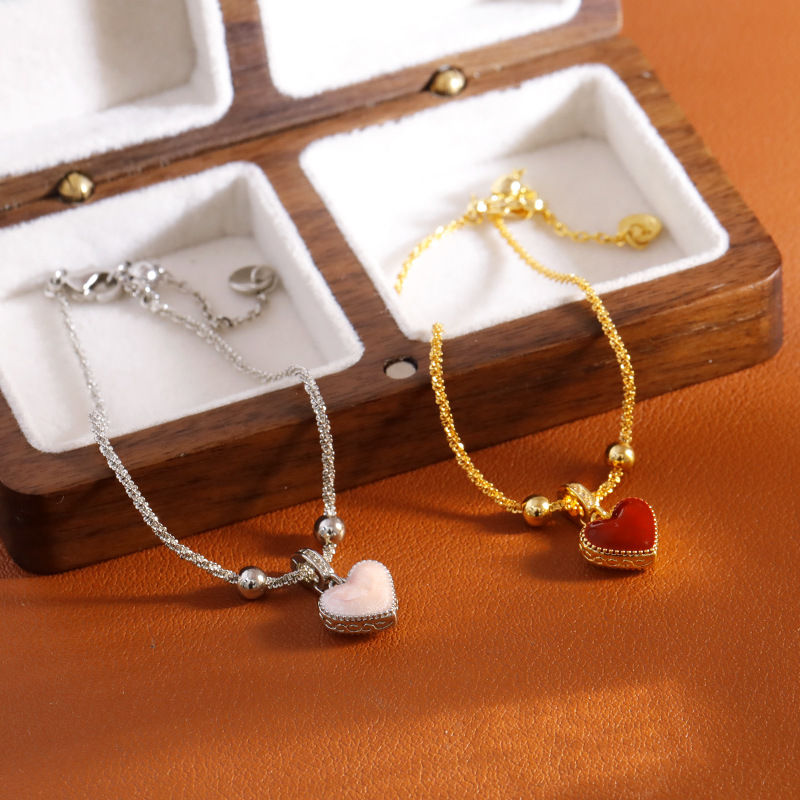 Hyacinth轻奢小众天然母贝爱心吊坠配饰手链女2025年新款潮送女友闺蜜礼物