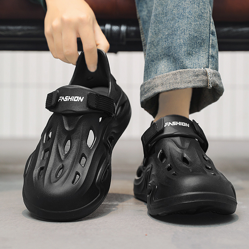 Thick-Soled Crocs Men's Summer 2024 New Sports Non-Slip Beach Shoes Wear Sandals Wholesale Application Scenario