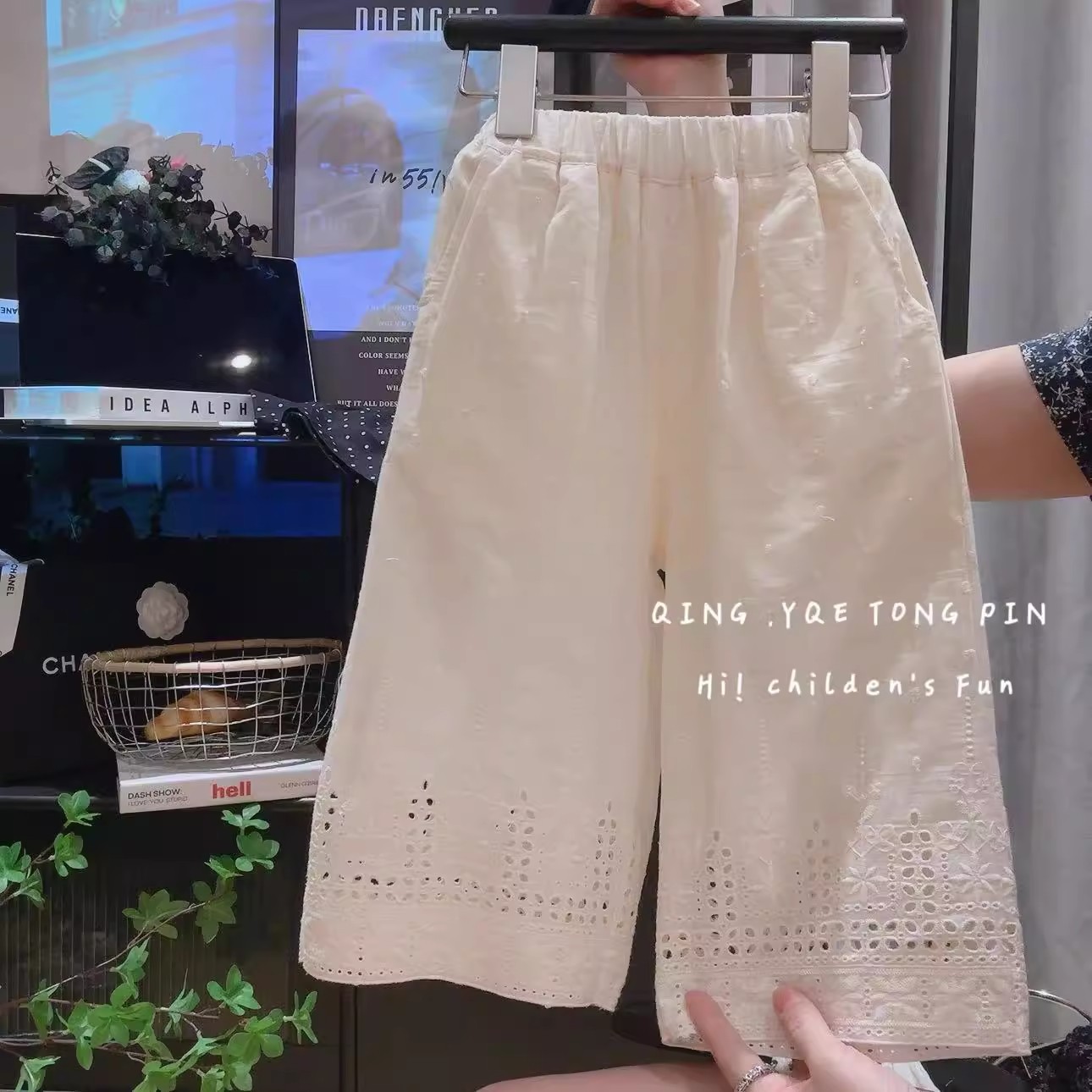 A new summer children's sleeveless baby shirt and mosquito-proof pants set, a stylish two-piece set for girls Specification image