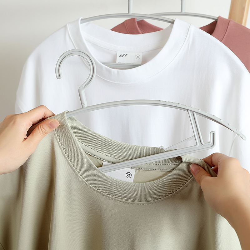 Traceless non-slip household plastic clothes hanging plastic hanger wholesale simple non-slip hangers 10 details Picture