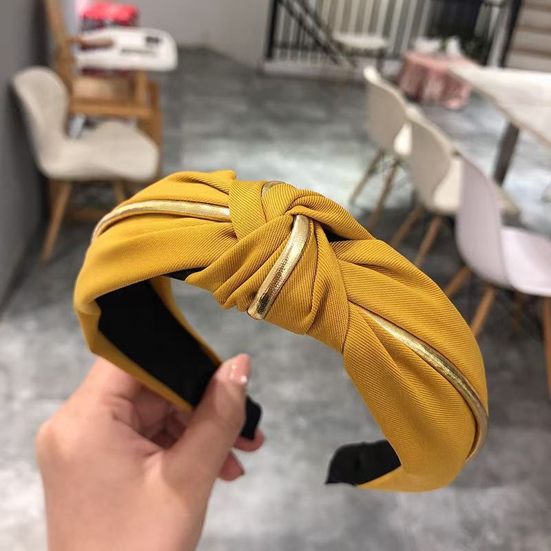 New hair accessories, spring style headband, women's fashion and creative fabric wide edge women's headband, headband, hair clip, retro headwear Application Scenario