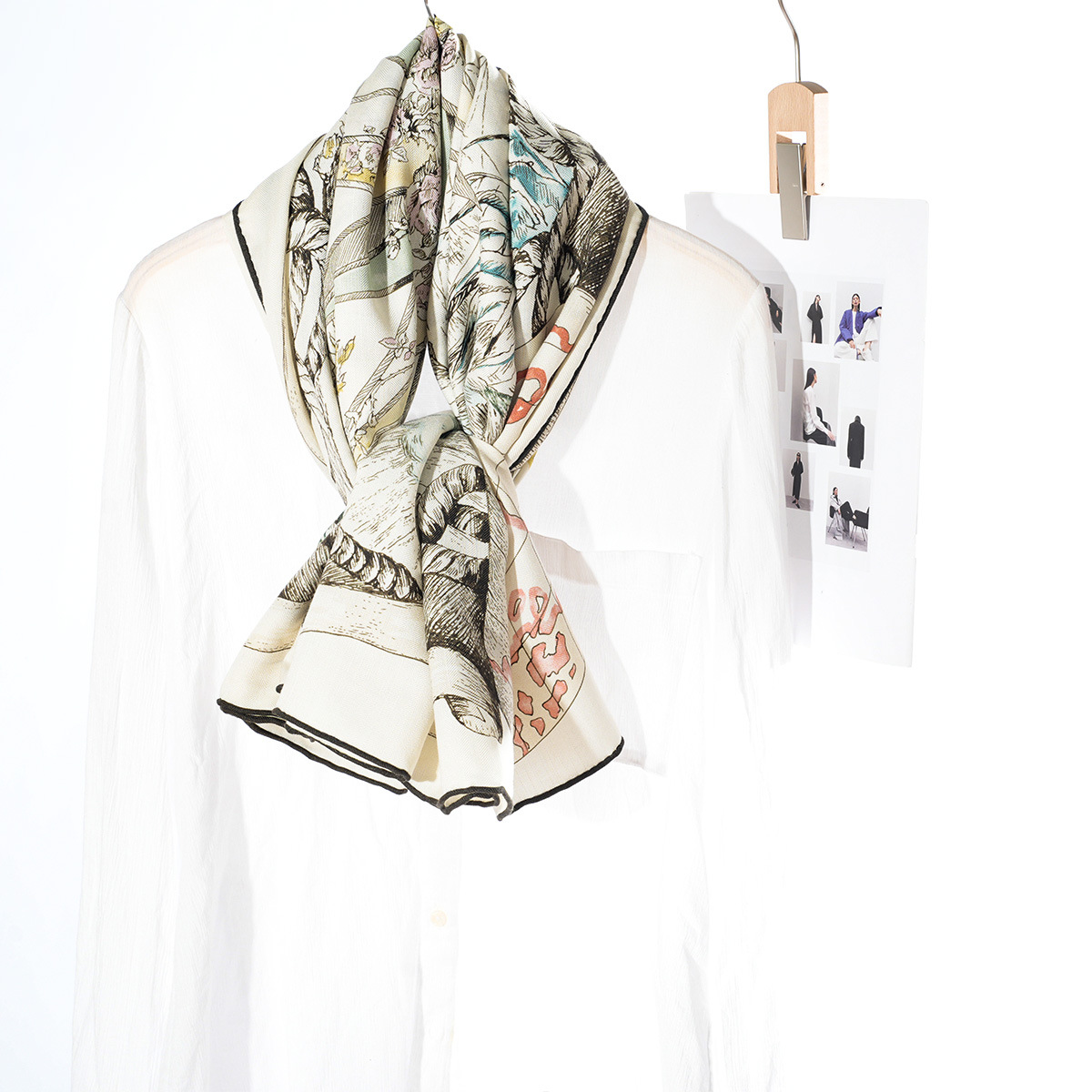 Cross-border new 132 large square scarf, 100% mulberry silk wool scarf, women's fashionable light luxury silk high-end shawl Application Scenario