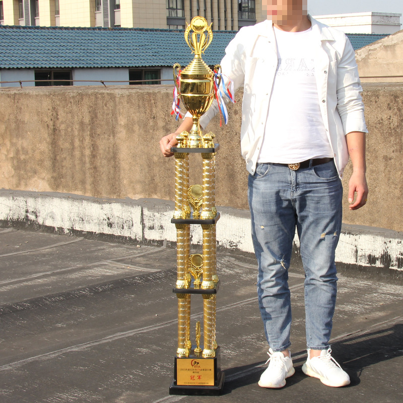 Atmospheric Company team metal large trophies for football, basketball, badminton, music, four-column cups and championship trophies are in stock Application Scenario