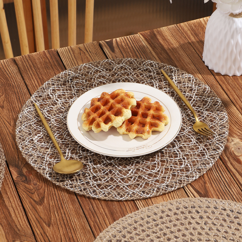 Ziran round eco-friendly paper woven table heat insulation pad, table decoration pad, heat insulation and anti-scald heat insulation pad, table with a high-end feel, waterproof, anti-slip, anti-scald and wear-resistant Application Scenario