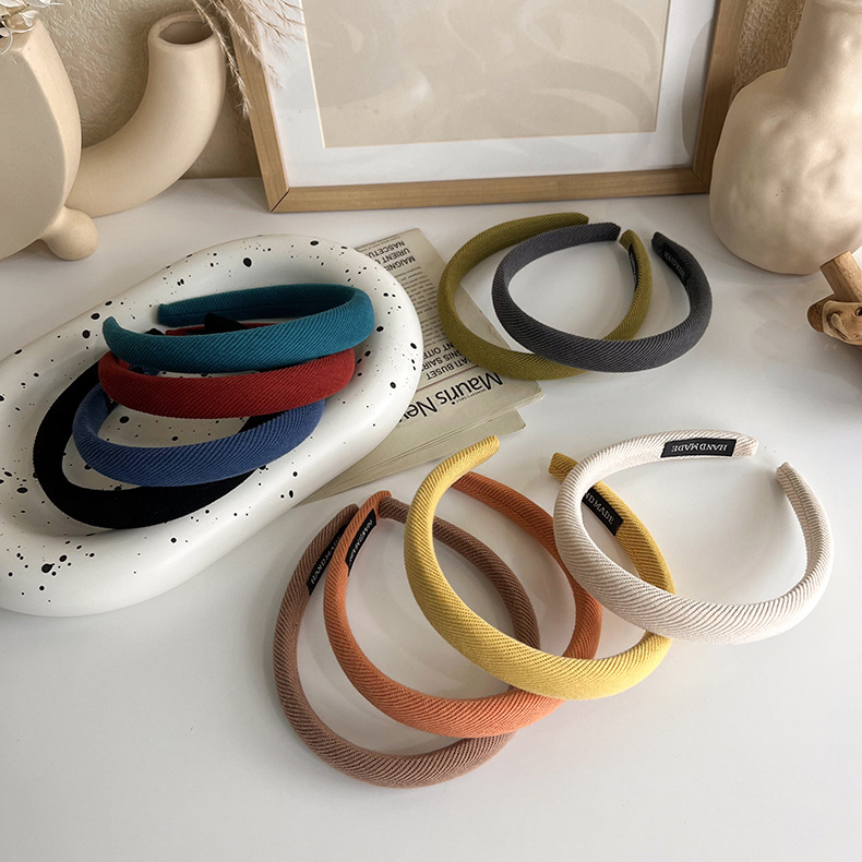 Korean style versatile high top fine sponge hair band autumn and winter new candy color retro outdoor headband for pressing hair Application Scenario