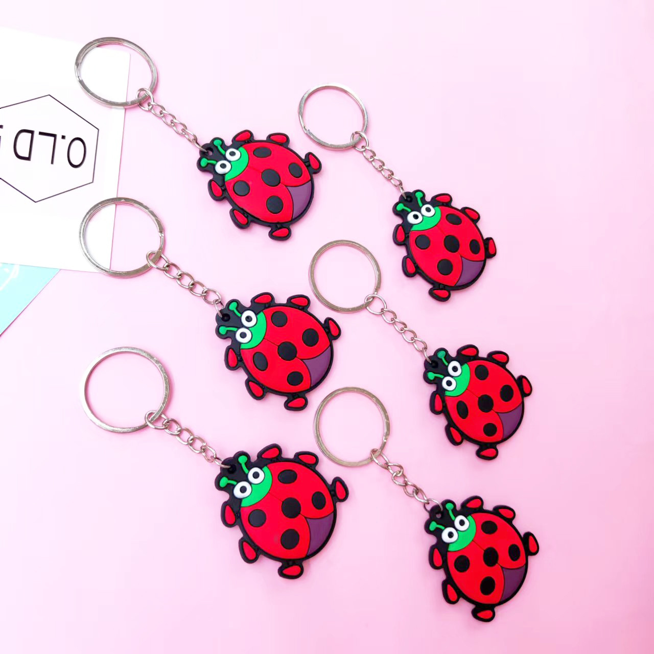 Fábrica de suministro directo en stock PVC doble cara ladybug lindo llavero colgante pequeña bolsa de regalo coche colgante decoración Specification image