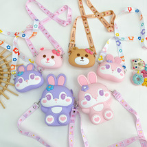 夏季新款小兔硅胶斜跨包儿童卡通少女草莓小熊零钱包萌趣手机包