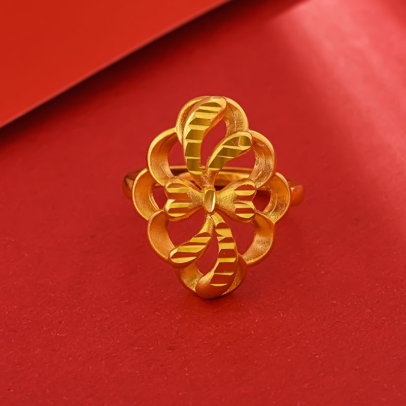 Chuangmei Jewelry's 24K gold-plated hollowed-out flower ring is a unique and retro design ring for women, a wedding ring details Picture