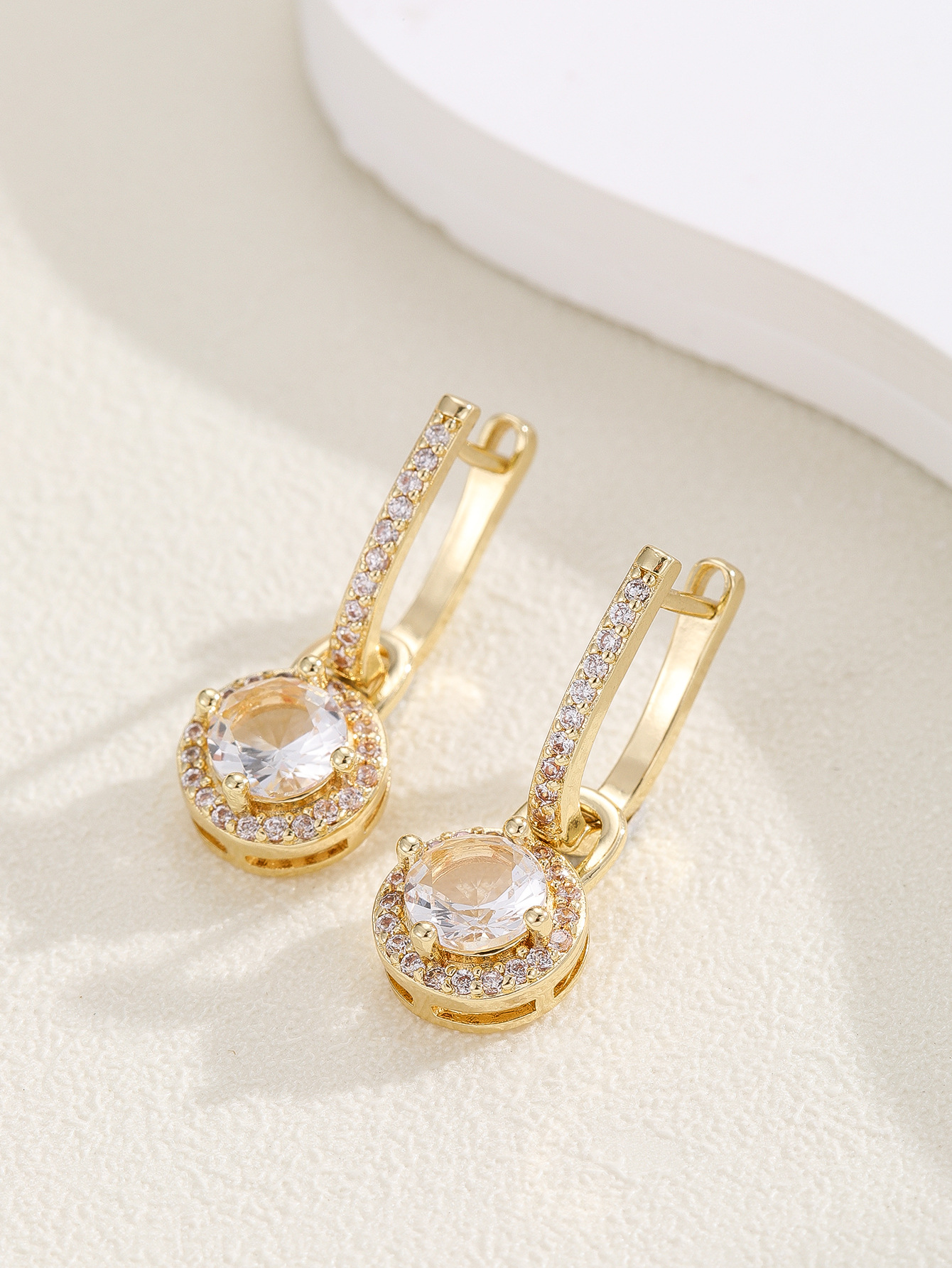 Cross-border best-selling micro-set full diamond zirconia simple silver needle stud earrings, female Internet celebrity earrings, round earrings, super ethereal earrings Specification image