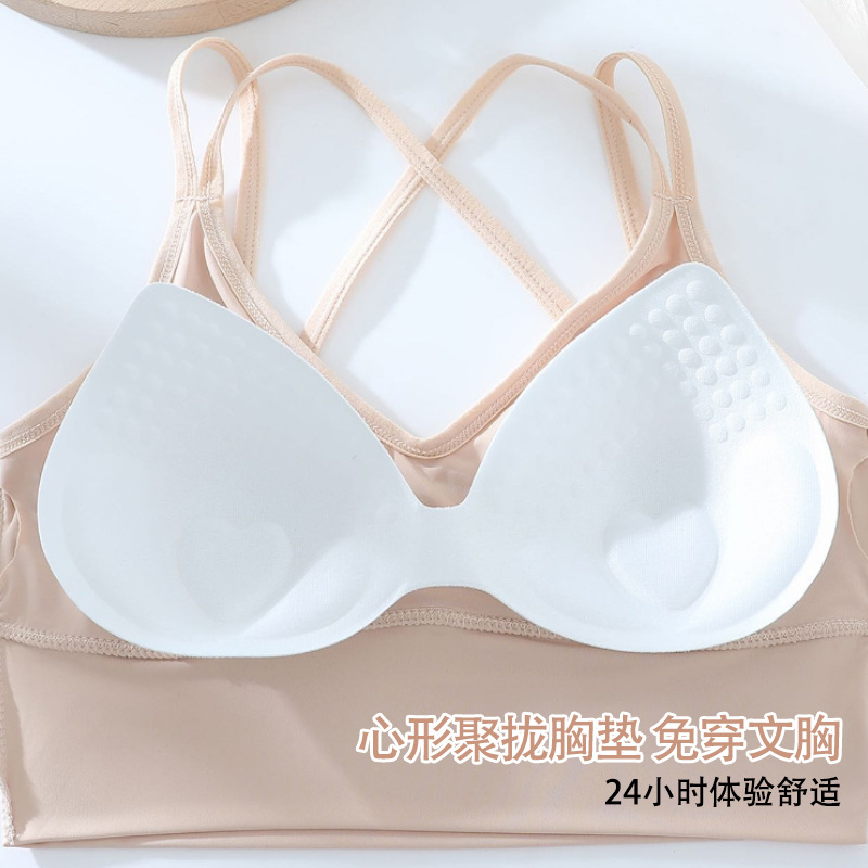 Summer ice silk cross-cut beautiful back, chest wrap, strapless, no steel ring, chest pad, versatile base, sports halter bra Application Scenario