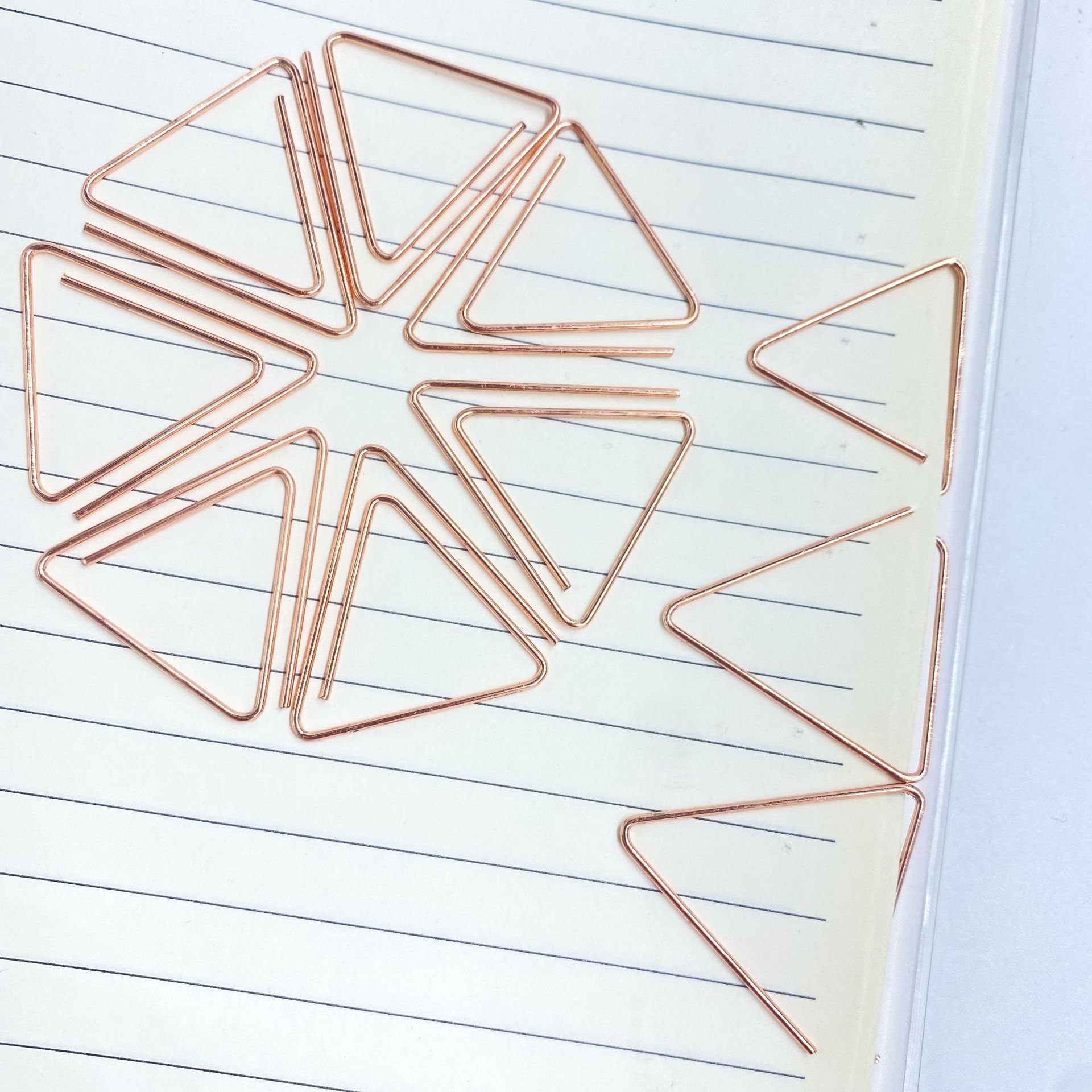 Wholesale of creative irregular-shaped paper clips, rose gold electroplated paper clips, small paper clips and fun office supplies Item Picture
