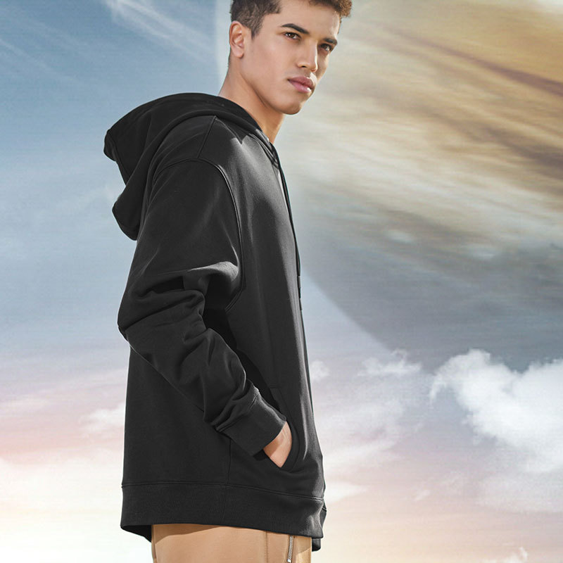 Wholesale and free distribution of men's hooded casual solid color sweatshirts and long-sleeved pullover jackets for Spring 2022