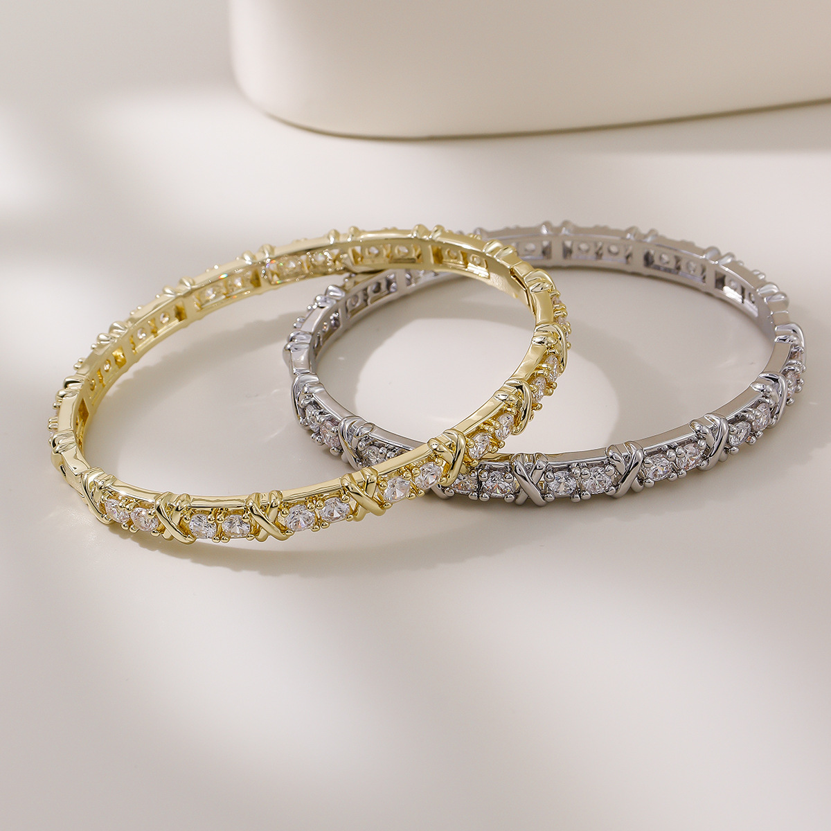 冷淡风轻奢X字母锆石手链设计感小众开口可微调节手圈高级感手镯