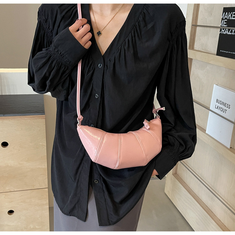 跨境外贸牛角包女包新款潮简约时尚斜挎饺子包百搭单肩箱包皮具男士手提包详情26