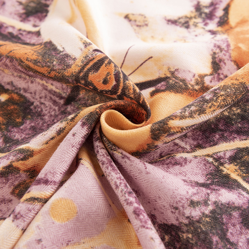French Vintage Printed Small Square Scarf Korean Version Korean Professional Scarf Elegant Light Luxury Style Imitation Silk Scarf Wholesale Application Scenario