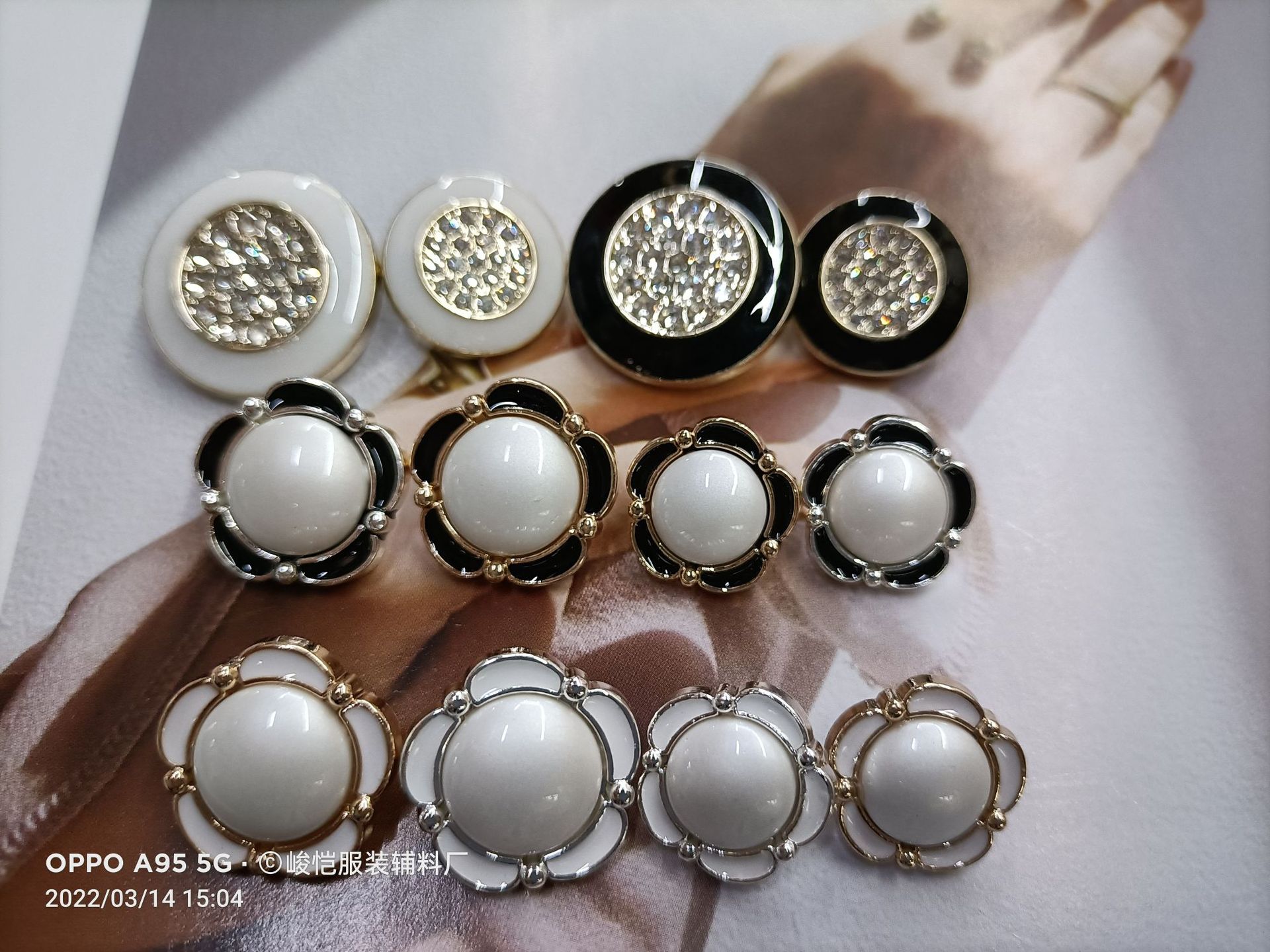 Metal pearl round button cardigan, sweater, top button coat, woolen clothes, versatile decoration, high-end for women Application Scenario
