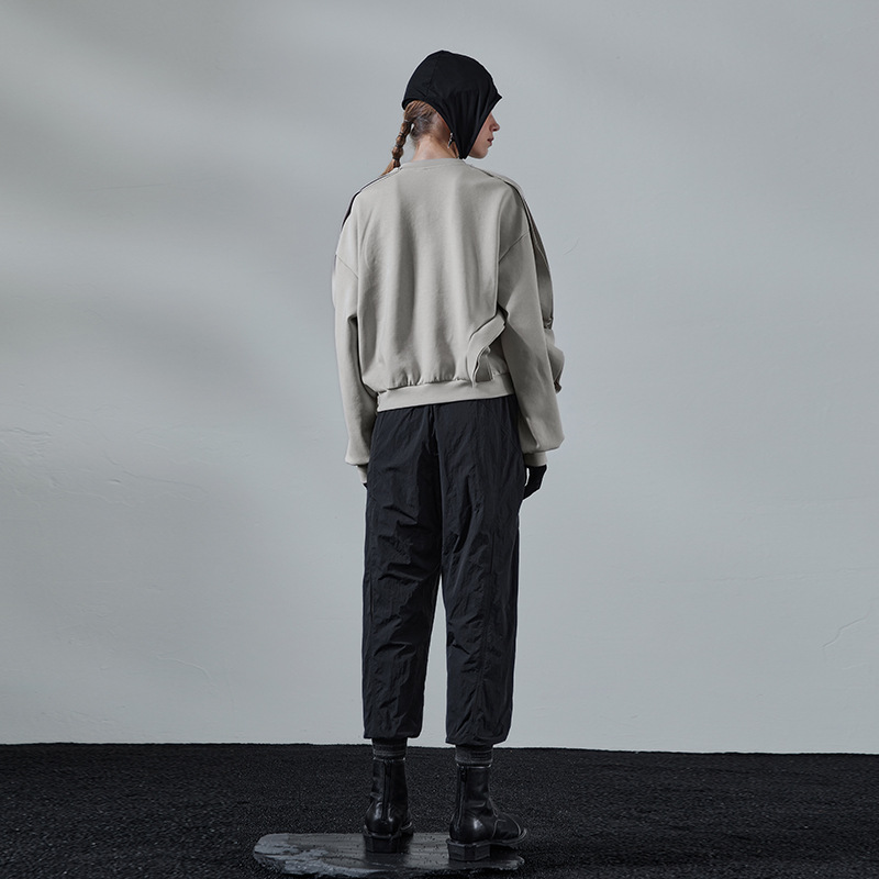 A new loose and laid-back women's top with an original design sense from Rizhuo, a short and niche hoodie for women Specification image