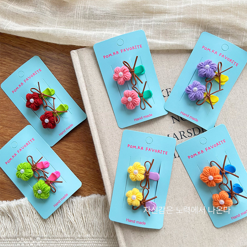A new Korean knitted sweater, fashionable and cute, colorful flower bow clip, bangs clip, and a pair of broken hair clips for girls