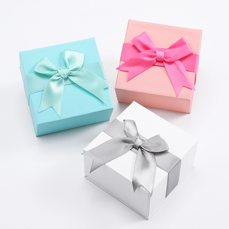 Wholesale of in-stock bow jewelry boxes, jewelry boxes, gift boxes, top and bottom covers, ring boxes, accessory boxes and jewelry packaging boxes Application Scenario