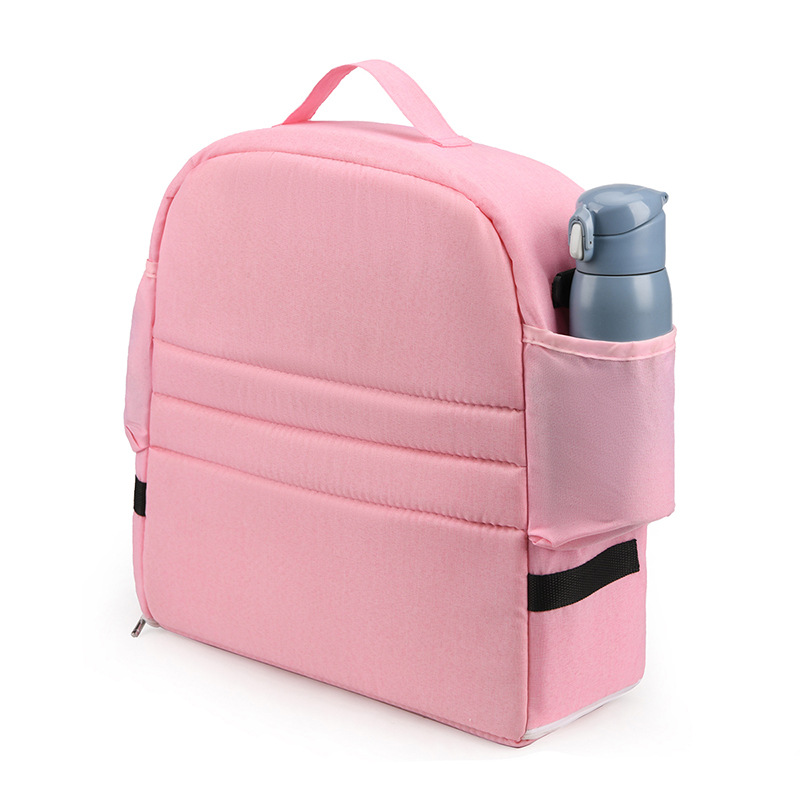 New baby bed bag, folding mommy bag, single-shoulder hand-held baby bag, mosquito net, multi-functional and expandable mother and baby bag for going out Application Scenario